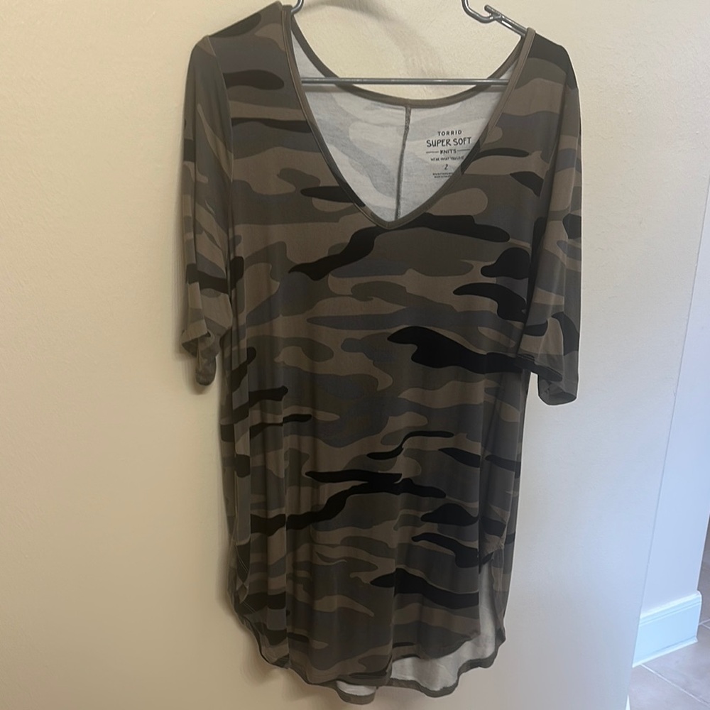 Torrid Camo V-Neck short Sleeve Top